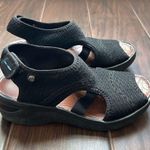 Bzees  Womens Dream Wedge Sandals Shoes Black Adjustable Ankle Strap Size 8 Photo 2