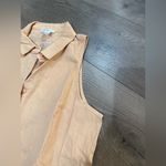 Venus Sleeveless Button-Up Women's Top. Size small. . Photo 2