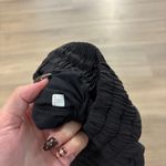 Lululemon Hotty Hot Short High-Rise Long 4" Women Size 6 Black Photo 2