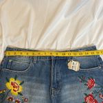 Blu Pepper 206 NWT  Distressed Flower Patched Jean Shorts Size Large Photo 4