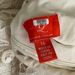 Monique Lhuillier Elegant Lace Dress in Ivory Photo 1