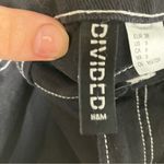 H & M Divided black cargo pants white stitching casual trendy women’s size 6 Photo 3