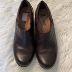 Clarks  Shoes Brown Color size 9 in excellent condition see pictures Photo 1