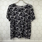Monrow by Anthropologie Black and Gray Star Patterned T Photo 0