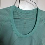 Lululemon Women's  Mint Green size two swiftly tech tshirt Photo 2