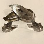 Sarah Coventry Vintage Silver Tone Clip On Earrings & Brooch Shoulder Pin Set Photo 4