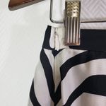 JULIE HAUS Size 8 White, Black Abstract Print Pleated, A Photo 5