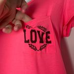 Free Kisses Graphic Love Short Sleeve Tee Medium Photo 7