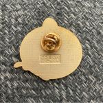 Disney Walt World Collectors Enamel Pin Mulan Sitting in Front of Blue Screen Photo 1