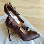 Badgley Mischka Beautiful dressy satin pumps 🔥🔥🔥 Photo 0