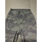Alo Yoga  womens camo athletic leggings workout‎ size medium Photo 1