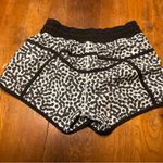 Lululemon Shorts Women Sz 4 Black Blue Tracker 4 Way Stretch Ace Spot Print Photo 3
