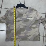Hollister Women Beige/Green cropped Long sleeve Camo size small Photo 8