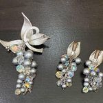 Vintage Unsigned Beaded Pearl Crystal Grape Bunch Cluster Brooch & Earrings Set Photo 10
