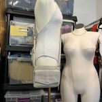 HOBO Amble Light Ash Gray Genuine Leather Mini Wallet Crossbody Bag Photo 1