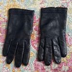 Beautiful black leather gloves in excellent cond Photo 0