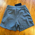 Alphalete  Women's Essential Core Shorts 4" Concrete Gray NWT‎ small Photo 1