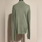 Roots EUC  Passport Green Pullover Longsleeve Top size medium Photo 4