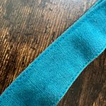 Guy Harvey | women’s tropical, parrot print, crossbody bag. Photo 6