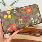 Coach NWT Boxed Long Zip Around Wallet In Signature Canvas With Floral Print Photo 0