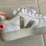 VEJA Gold sneakers Photo 3