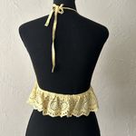 Romwe Yellow lace stretchy adjustable halter neck crop top Photo 2