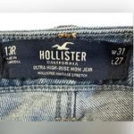 Hollister Women’s Ultra High-Rise Med Wash Mom Jeans. Raw Hem. Size 13 (31) Photo 3