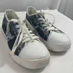 Boutique  Cat Sneakers size 6 Photo 0