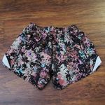 Lululemon  Hotty Hot Floral Edgy Feminine Workout Low Rise Lined Shorts Size 4 Photo 4