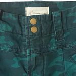 By Anthropologie Austin Camo Green Women’s Capris Size 25 Photo 3