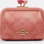 Coach  NORA KISSLOCK CARD CASE IN SIGNATURE CANVAS C1708 IM/CANDY PINK Photo 0