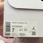 Air Jordan Women’s 1 MID Photo 4