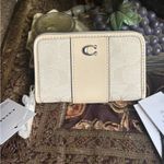 Coach Authentic  1941 calf leather /signature jacquard 3 compartnents zip Wallet Photo 7