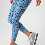 Tuckernuck Sport Kaylee Legging Blue Hydrangea, Size medium Photo 0