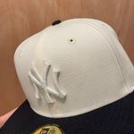New Era Cap All the right Rushmore New York Yankees 1999 World Series size 7 1/4 brand new  Photo 2