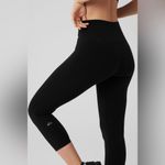 Alo Yoga Black Alo High-Waist Airbrush Capri Size Small Photo 5