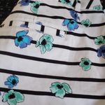 Elle  Chino Floral 4' Shorts Photo 4