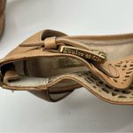 Louise et Cie Olivia Sz 5.5 Perforated Open Toe Heels Tan Sandals Photo 3
