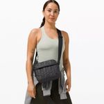Lululemon Quilted Embrace Bag Vol 4L in Black Photo 3