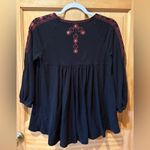 Chip & Pepper  3/4-sleeve V-neck top with red embroidery detail women’s XS Photo 1