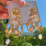 Noir gold tone flower lover birds with pearl drops earrings Photo 0