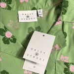 Daisy Street Women’s Green Cropped Shirt Photo 2