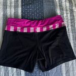 Lululemon reversible Black and pink OG groove shorts sz8 Photo 1