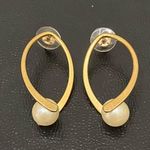 Vintage AVON Pearlesque Faux Pearl Hoop Pierced Earrings Photo 3