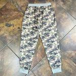 Jess Lea Camo Pull Photo 4