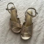 Reaction Kenneth Cole Kenneth Cole Reaction Size 7.5 Women's Gold Reeva Criss-Cross Platform Sandals Photo 2