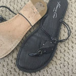 Kenneth Cole  black leather thong sandals sz 9.5 Photo 2