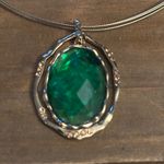 Jones New York gold tone green abalone stone pendant necklace Photo 2