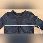 Cropped long sleeve black athletic top MEASUREMENTS Size undefined Photo 1
