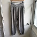 Vuori  Lux At Ease High Rise Cropped Pants Large workout yoga athleisure Photo 1